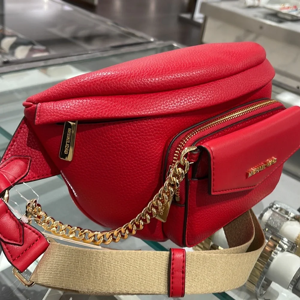 MICHAEL KORS
Maisie Large Pebbled Leather 2-in-1 Sling Pack
Bright Red
NWT - Picture 2 of 16